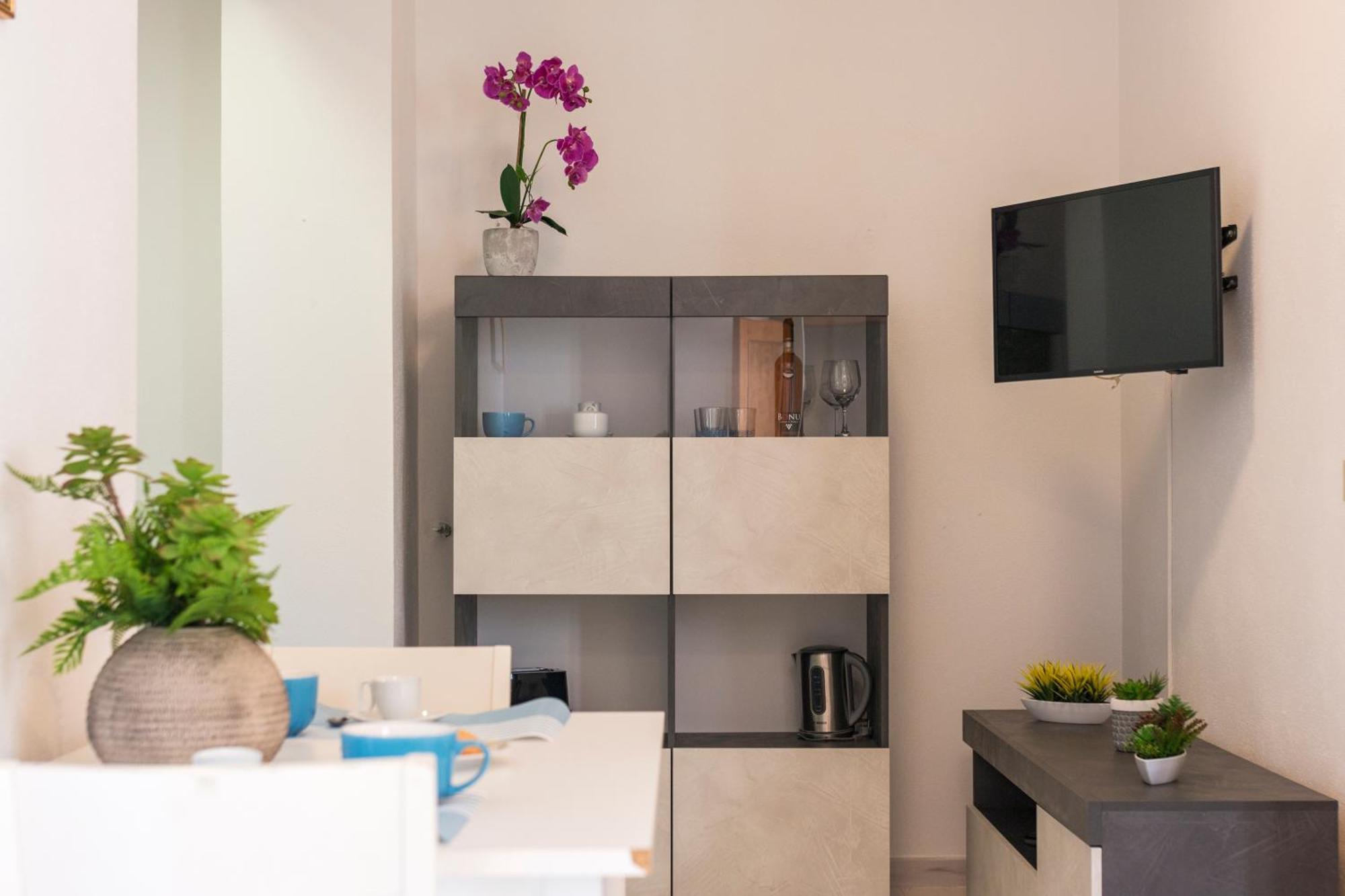 Pearl Apartment *