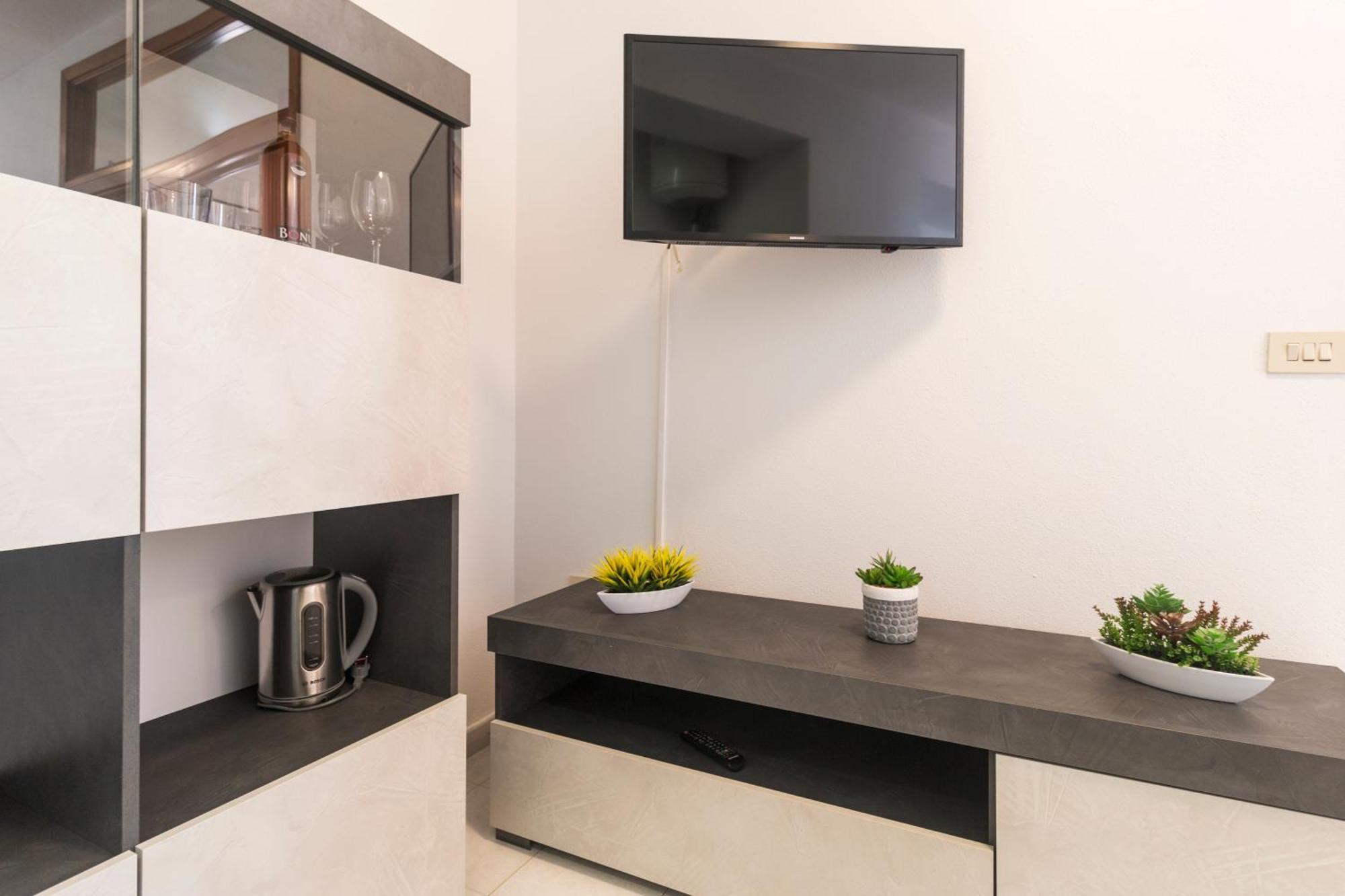 Pearl Apartment *